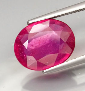 Gas bubbles in a composite ruby of 2.11 ct