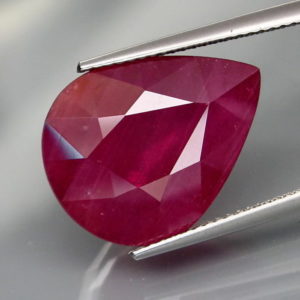 Composite ruby with lighter color lines, 18.55 ct