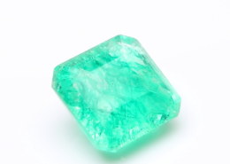 Are these emeralds on auctionet.com genuine?